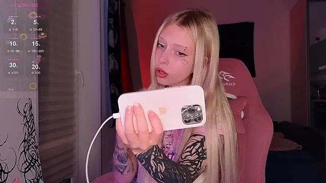 Snapshot of eliza_saddcat chatting on October 24, 2025, 6:18 pm eliza saddcat online show from October 24, 2025, 6:18 pm