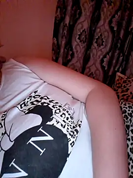 Snapshot of Ariana381 chatting on November 1, 2025, 10:47 pm Ariana381 online show from November 1, 2025, 10:47 pm