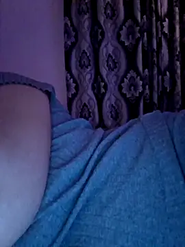 Snapshot of Ariana381 chatting on October 29, 2025, 9:58 pm Ariana381 online show from October 29, 2025, 9:58 pm