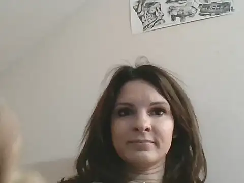 kinkysarahx online show from December 3, 2025, 4:06 pm