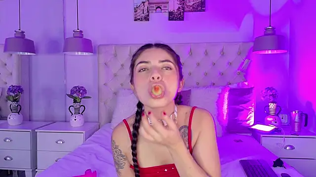 BlueHazel online show from October 23, 2025, 3:54 pm