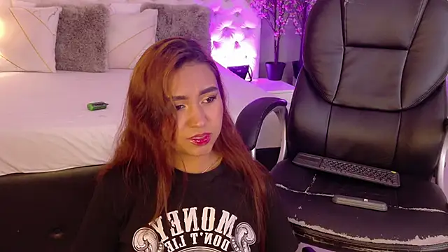 KathiaLuxe online show from December 22, 2025, 2:39 pm