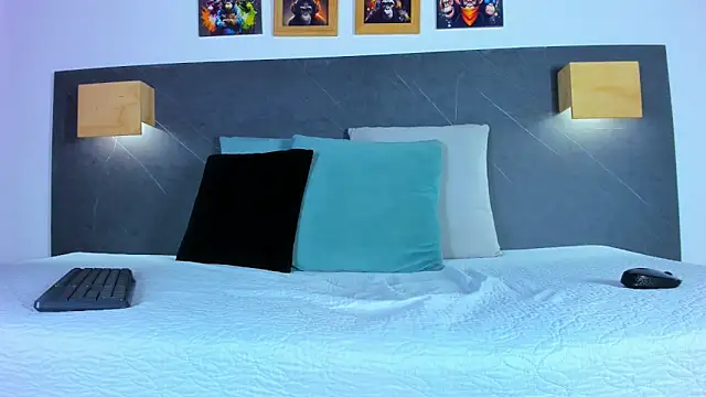 iamdoll online show from February 19, 2026, 8:28 pm