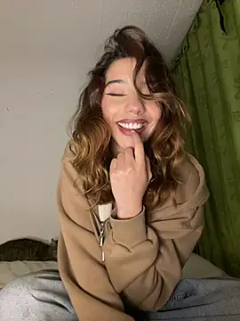 MiaaCute- online show from May 19, 2026, 11:01 pm
