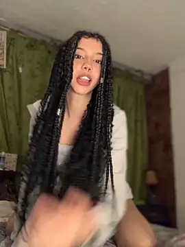 MiaaCute- online show from November 13, 2025, 1:09 am