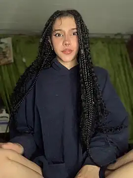 MiaaCute- online show from November 6, 2025, 9:46 am