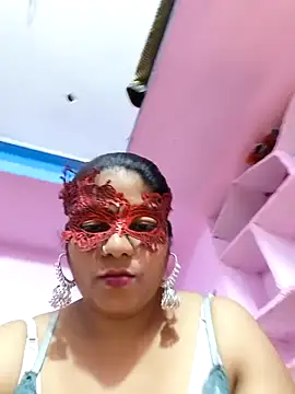 SAIRA-hot online show from November 6, 2025, 6:12 pm