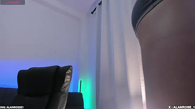 Snapshot of AlanRose01 chatting on October 20, 2025, 2:28 pm AlanRose01 online show from October 20, 2025, 2:28 pm