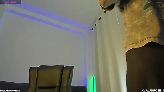 Snapshot of AlanRose01 chatting on October 31, 2025, 7:21 pm AlanRose01 online show from October 31, 2025, 7:21 pm