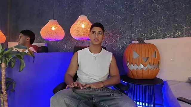 Snapshot of Zayne_cross chatting on October 21, 2025, 5:29 am Zayne cross online show from October 21, 2025, 5:29 am