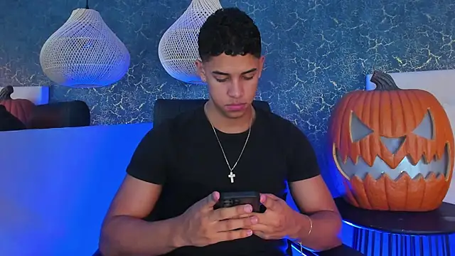 Snapshot of Zayne_cross chatting on October 28, 2025, 5:29 am Zayne cross online show from October 28, 2025, 5:29 am