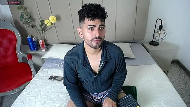 Snapshot of Eros_Kai chatting on October 31, 2025, 3:47 am Eros Kai online show from October 31, 2025, 3:47 am