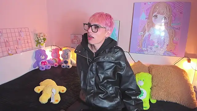 Strawberry Kitty  online show from November 5, 2025, 1:47 pm