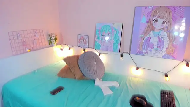 Strawberry Kitty  online show from November 10, 2025, 3:33 am