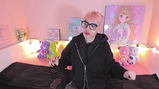 Strawberry Kitty  online show from November 15, 2025, 10:58 pm