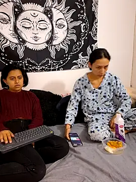 emily n abby online show from July 6, 2026, 2:02 pm