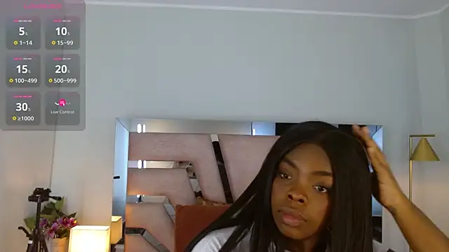 Maiacharris  online show from November 28, 2025, 7:36 pm