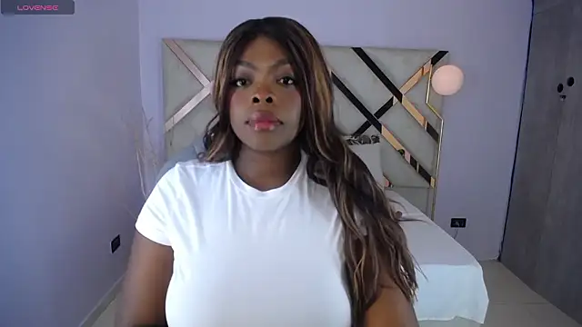 Maiacharris  online show from February 3, 2026, 12:32 pm