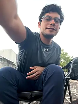 Twistermc11 online show from November 4, 2025, 11:52 pm