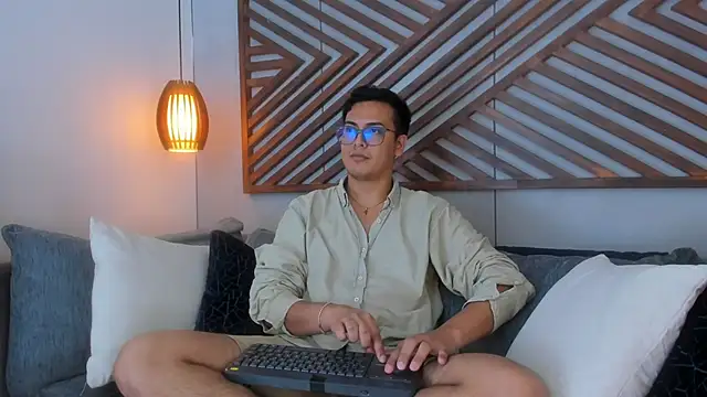 JohnBelRose online show from October 24, 2025, 8:08 pm