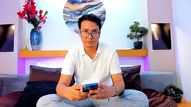 JohnBelRose online show from November 7, 2025, 8:02 pm