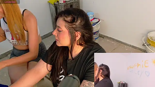 Snapshot of RileySwett chatting on October 18, 2025, 1:29 am RileySwett online show from October 18, 2025, 1:29 am