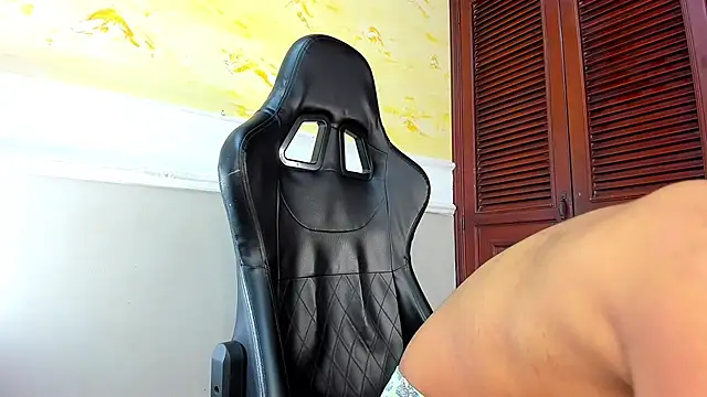 chloe king online show from October 29, 2025, 6:01 am