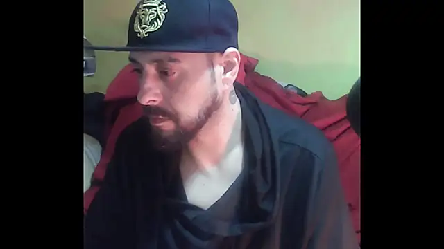 Snapshot of aleytoni chatting on November 4, 2025, 1:09 am aleytoni online show from November 4, 2025, 1:09 am