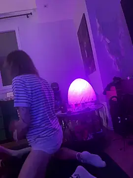 Drgghjkkk online show from April 17, 2026, 11:07 pm