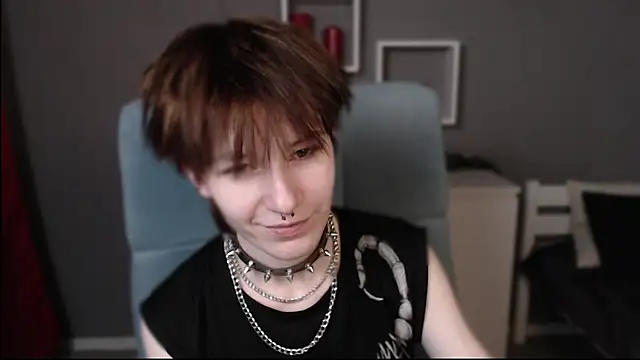 guitarandangell online show from November 12, 2025, 4:05 am