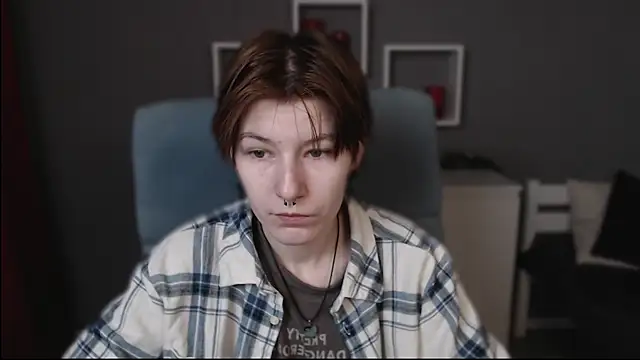 guitarandangell online show from November 28, 2025, 7:52 am