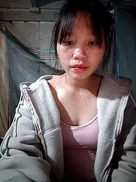 linh-miu99 online show from December 14, 2025, 5:02 am