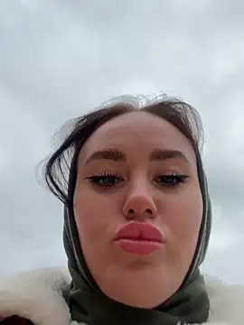 KiraSunshine online show from October 30, 2025, 3:49 am