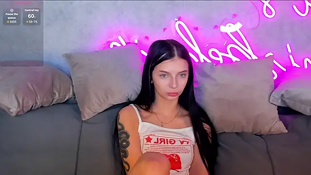 Eva Mayers online show from November 5, 2025, 12:47 am