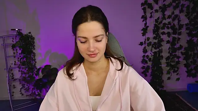 KiraVair online show from March 21, 2026, 6:58 am