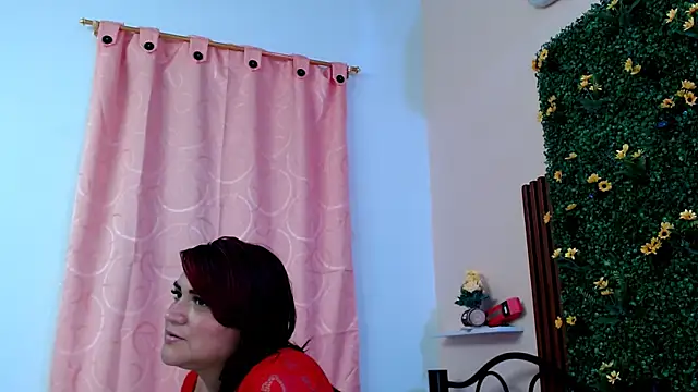 lunitahot19 online show from October 17, 2025, 2:52 pm