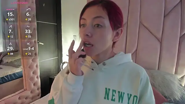 melanie roux   online show from October 31, 2025, 12:02 pm