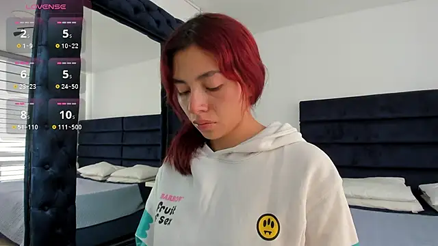 Snapshot of melanie_roux__ chatting on February 4, 2026, 12:33 pm melanie roux online show from February 4, 2026, 12:33 pm