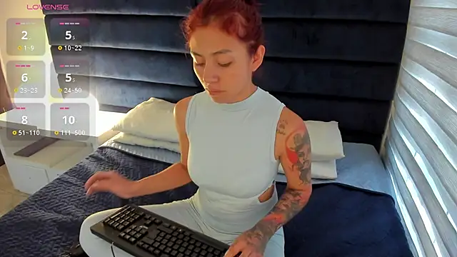 Snapshot of melanie_roux__ chatting on February 19, 2026, 11:40 am melanie roux online show from February 19, 2026, 11:40 am