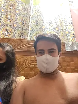 Snapshot of couple20012 chatting on October 17, 2025, 4:53 pm couple20012 online show from October 17, 2025, 4:53 pm