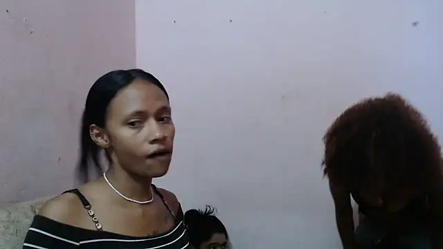 Snapshot of ricaslatinas1 chatting on December 17, 2025, 2:55 pm ricaslatinas1 online show from December 17, 2025, 2:55 pm