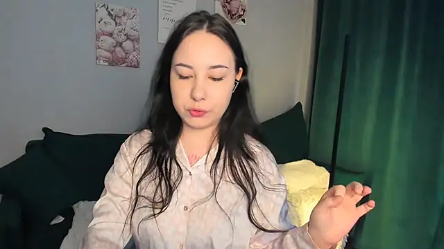 Snapshot of AU_RO_RA chatting on October 20, 2025, 9:32 am AU RO RA online show from October 20, 2025, 9:32 am