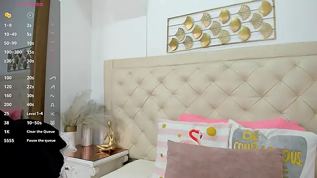 lucia lorenz online show from March 10, 2026, 11:36 am