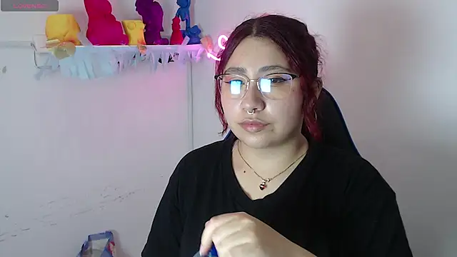 littlee red online show from November 17, 2025, 8:13 pm