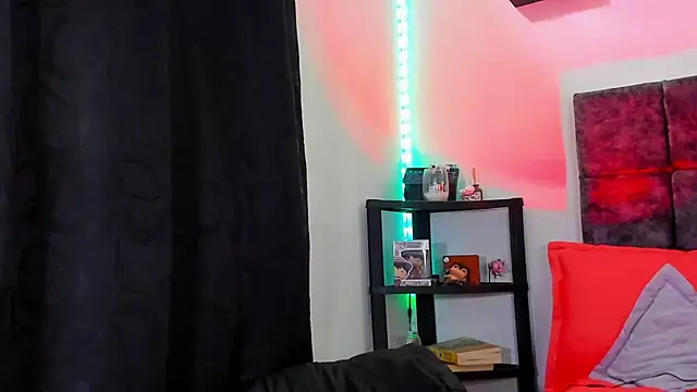 Snapshot of Theo_Noxxx chatting on October 29, 2025, 5:56 pm Theo Noxxx online show from October 29, 2025, 5:56 pm