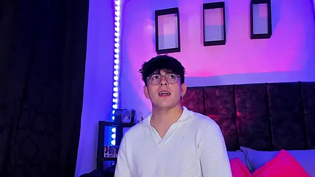 Snapshot of Theo_Noxxx chatting on October 28, 2025, 9:36 pm Theo Noxxx online show from October 28, 2025, 9:36 pm