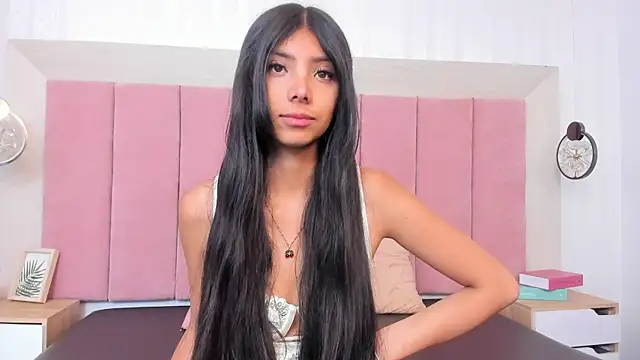 Isabella Marsh online show from December 2, 2025, 12:29 pm