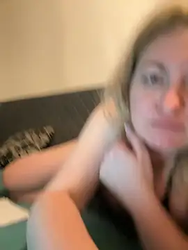 Amelia-Diamond online show from November 30, 2025, 11:27 pm