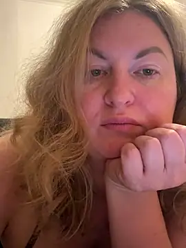 Amelia-Diamond online show from November 23, 2025, 11:37 pm