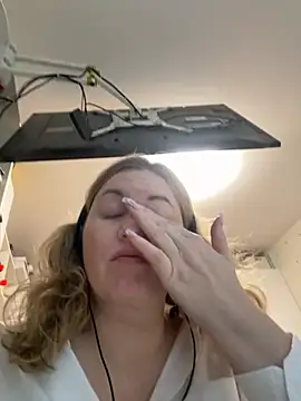 Amelia-Diamond online show from December 4, 2025, 7:18 am